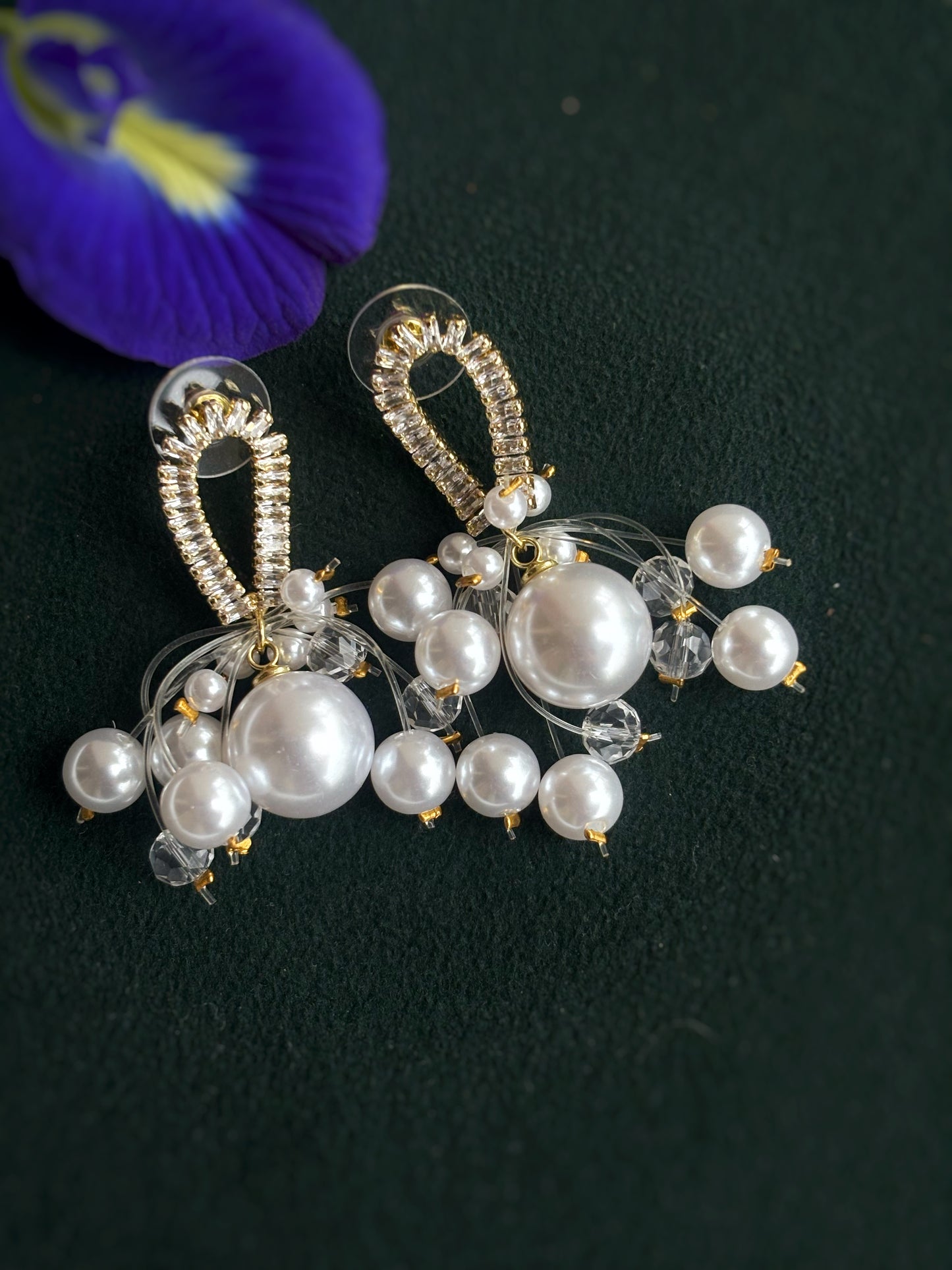 Pearly Pearl Earrings